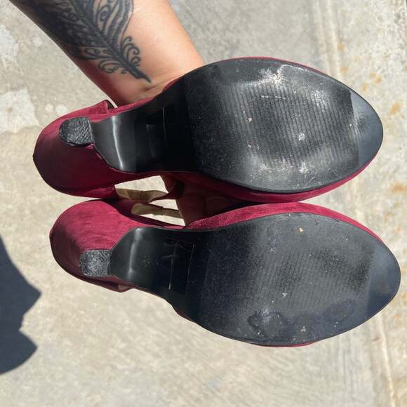 Graham Street Shoe Co. Burgundy T-Strap Pumps - Picture 4 of 9